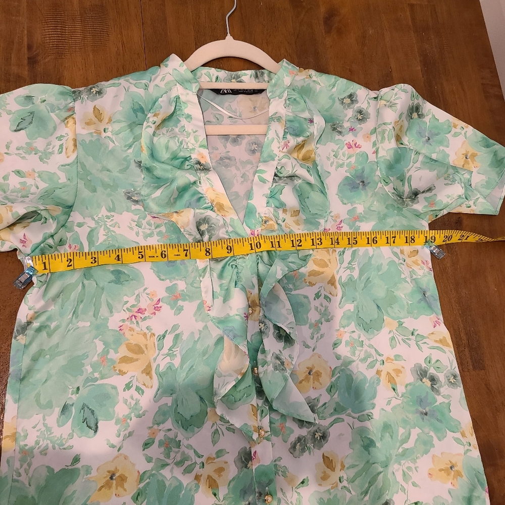 Zara Green Floral Silky Button Front Ruffle Blouse - Picture 6 of 8